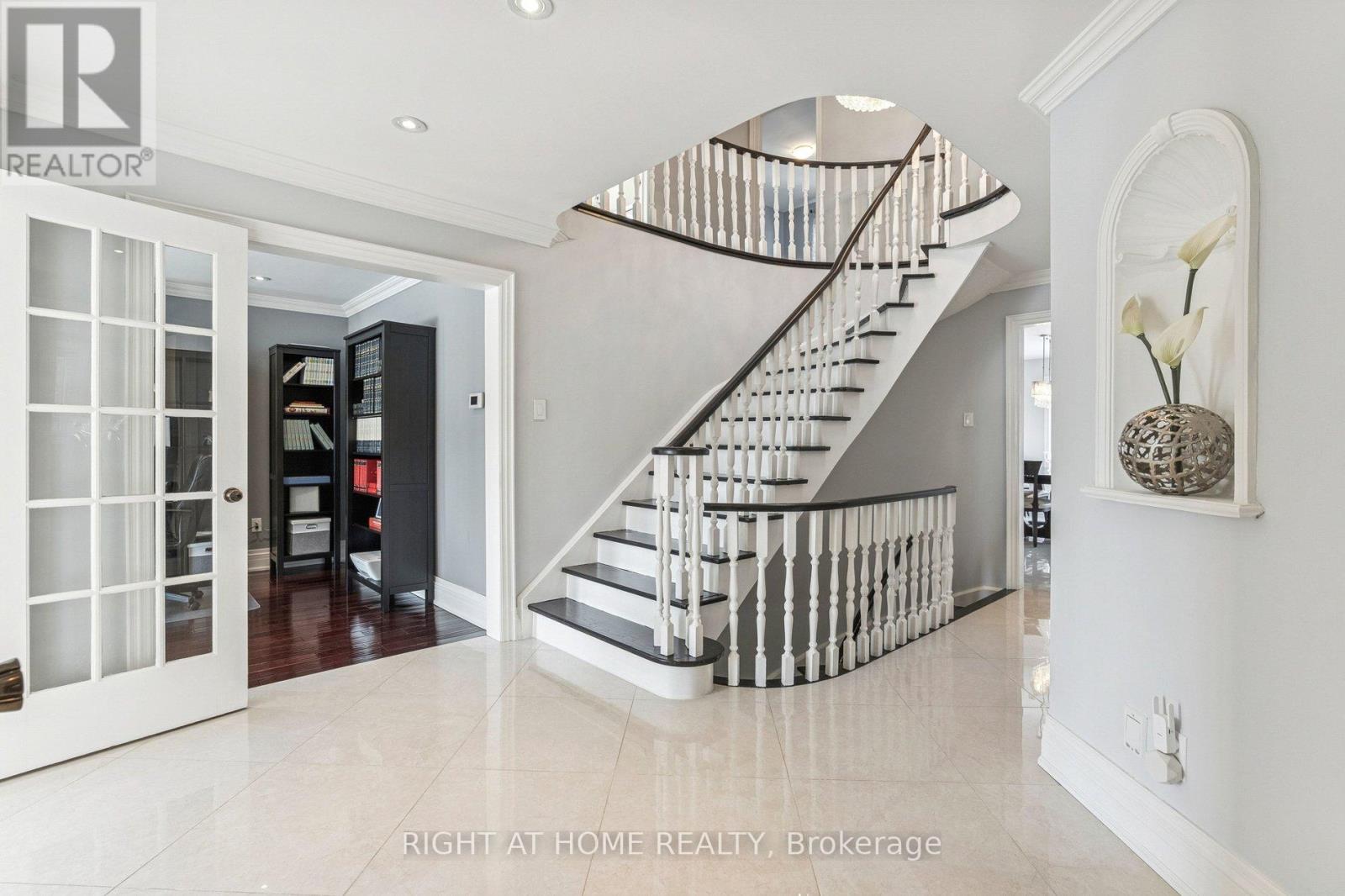 10 Claudia Avenue, Vaughan, Ontario  L4L 6S1 - Photo 7 - N12842528