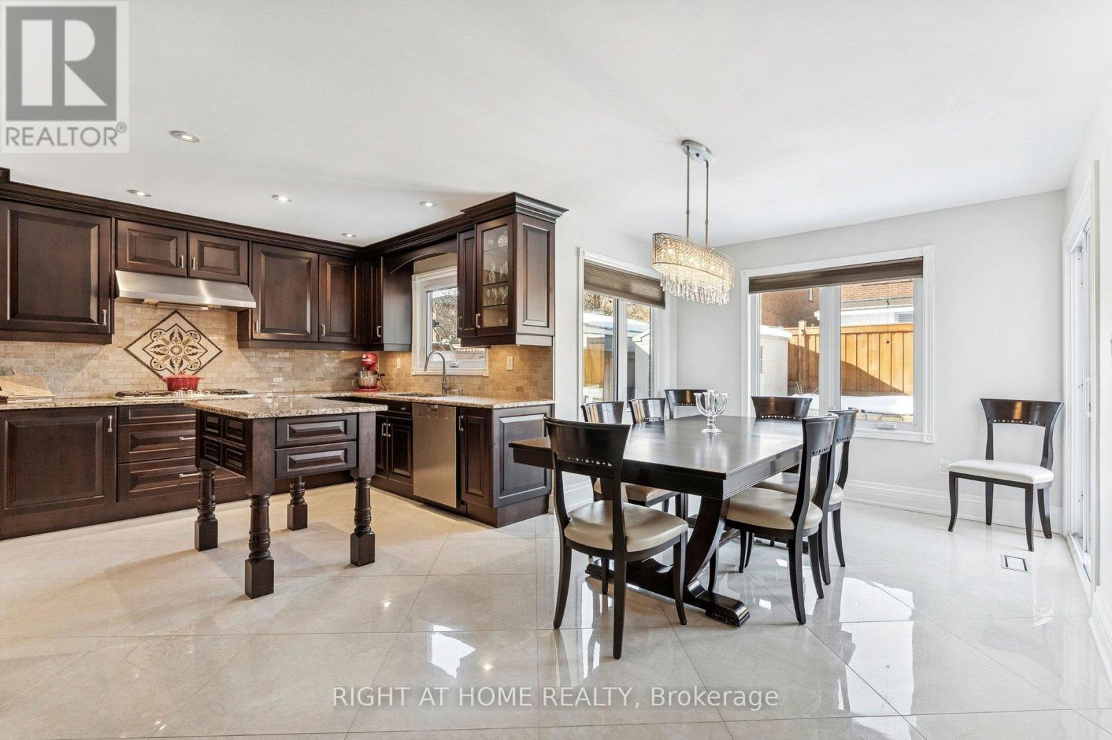 10 Claudia Avenue, Vaughan, Ontario  L4L 6S1 - Photo 8 - N12842528