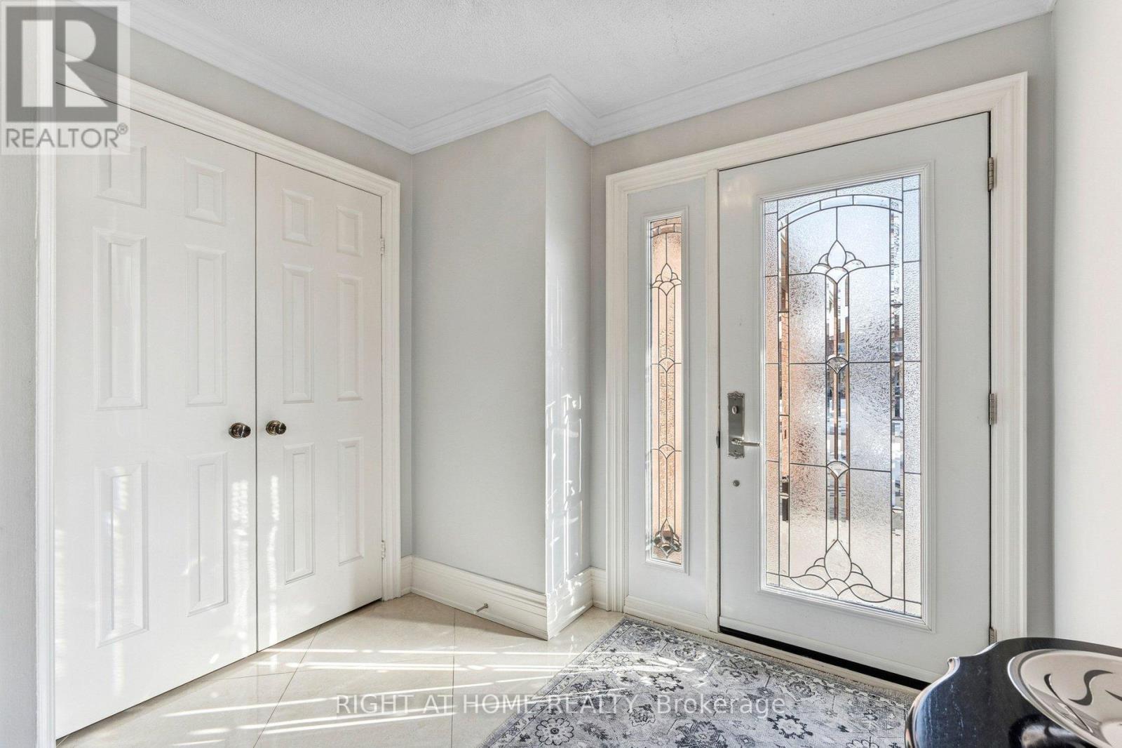 10 Claudia Avenue, Vaughan, Ontario  L4L 6S1 - Photo 4 - N12842528