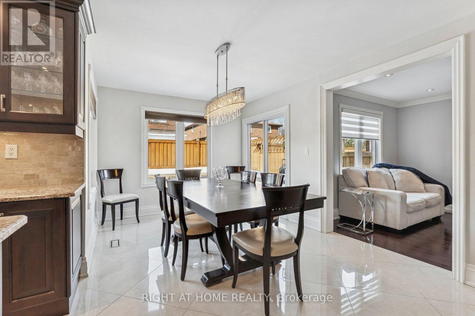 10 Claudia Avenue, Vaughan, Ontario  L4L 6S1 - Photo 9 - N12842528