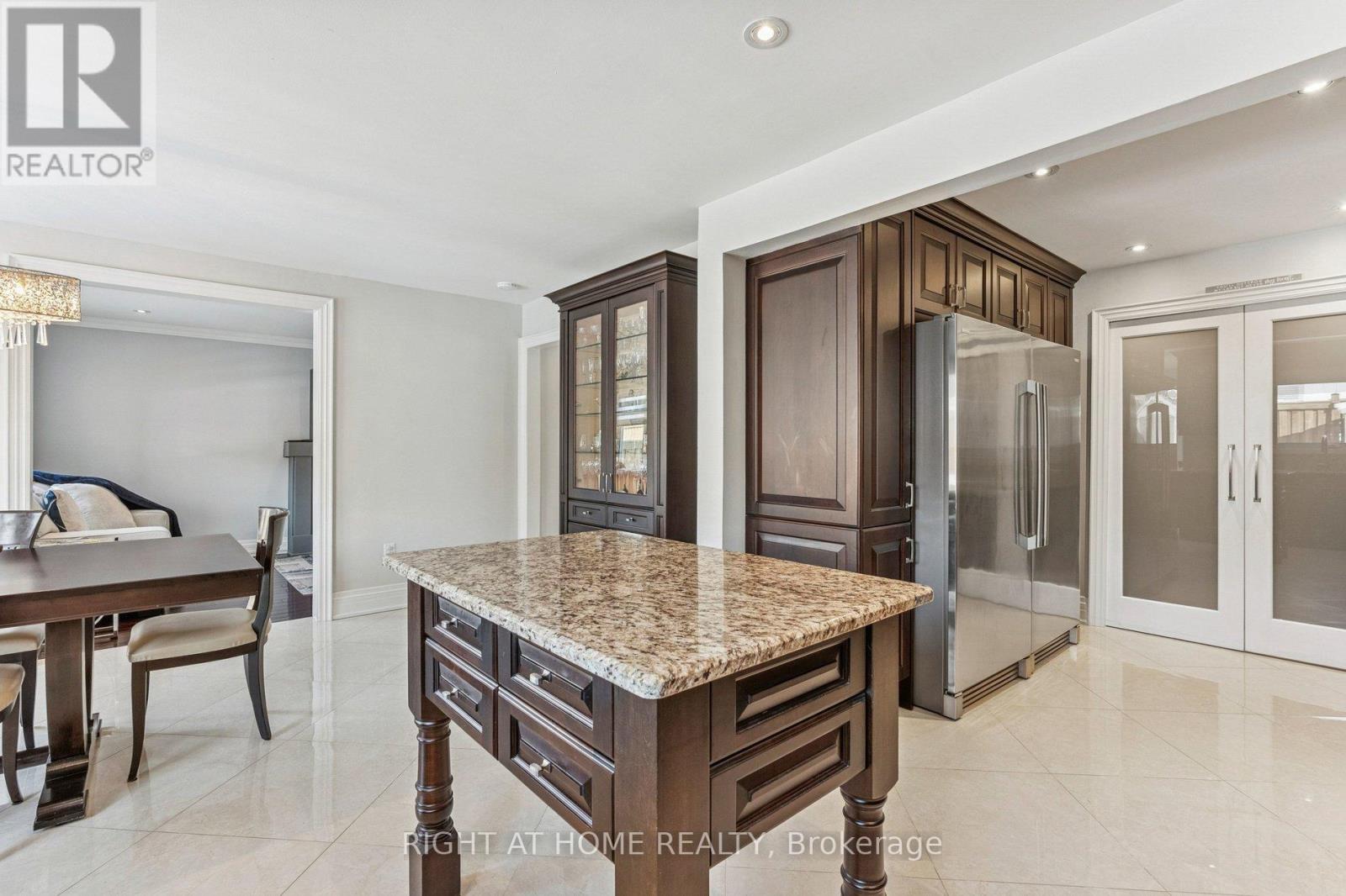 10 Claudia Avenue, Vaughan, Ontario  L4L 6S1 - Photo 13 - N12842528