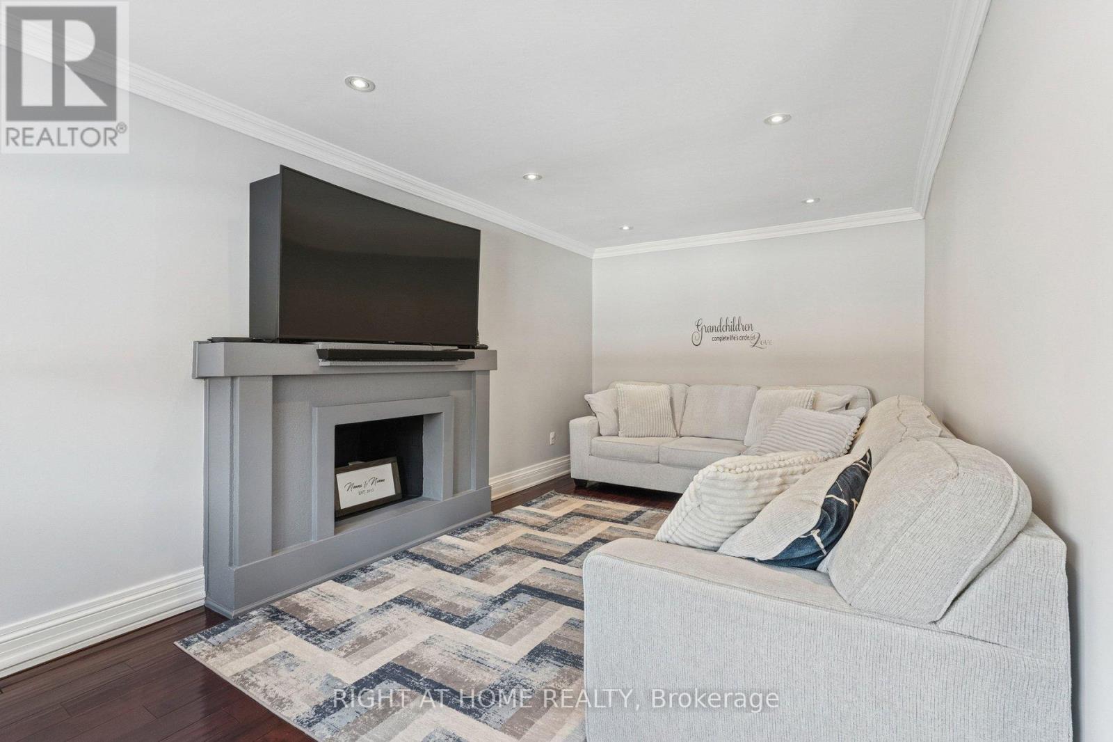 10 Claudia Avenue, Vaughan, Ontario  L4L 6S1 - Photo 15 - N12842528