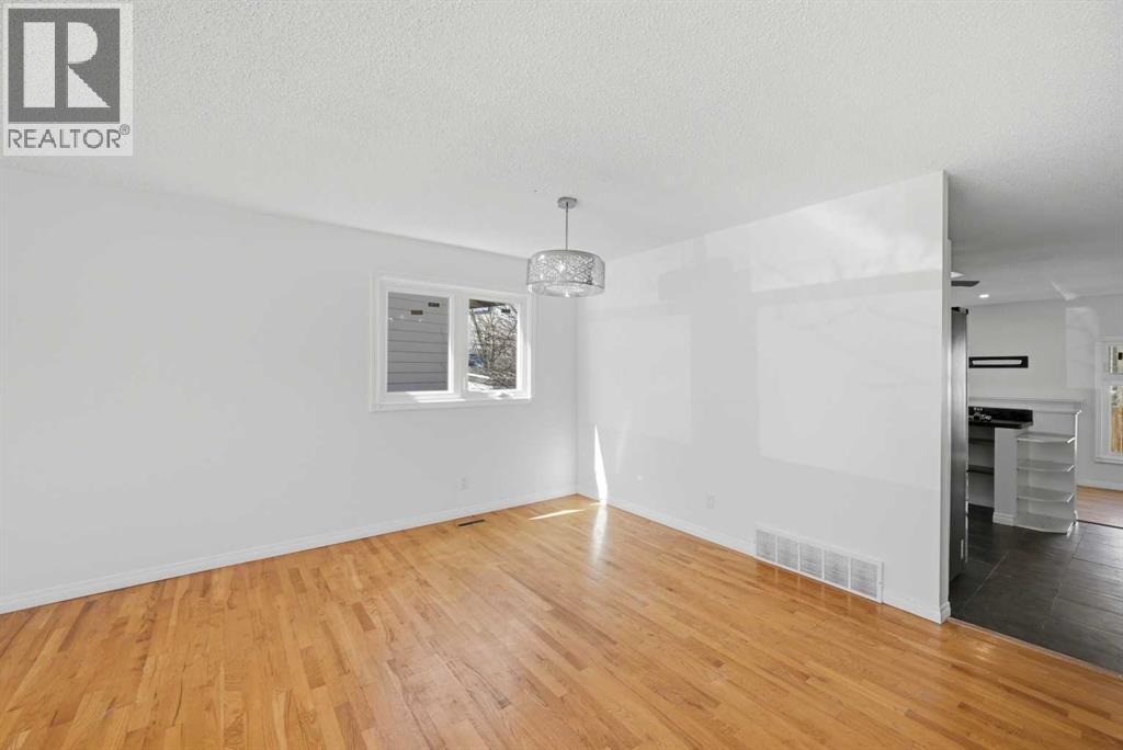 92 Whitlock Close Ne, Calgary, Alberta  T1Y 4X3 - Photo 6 - A2305994