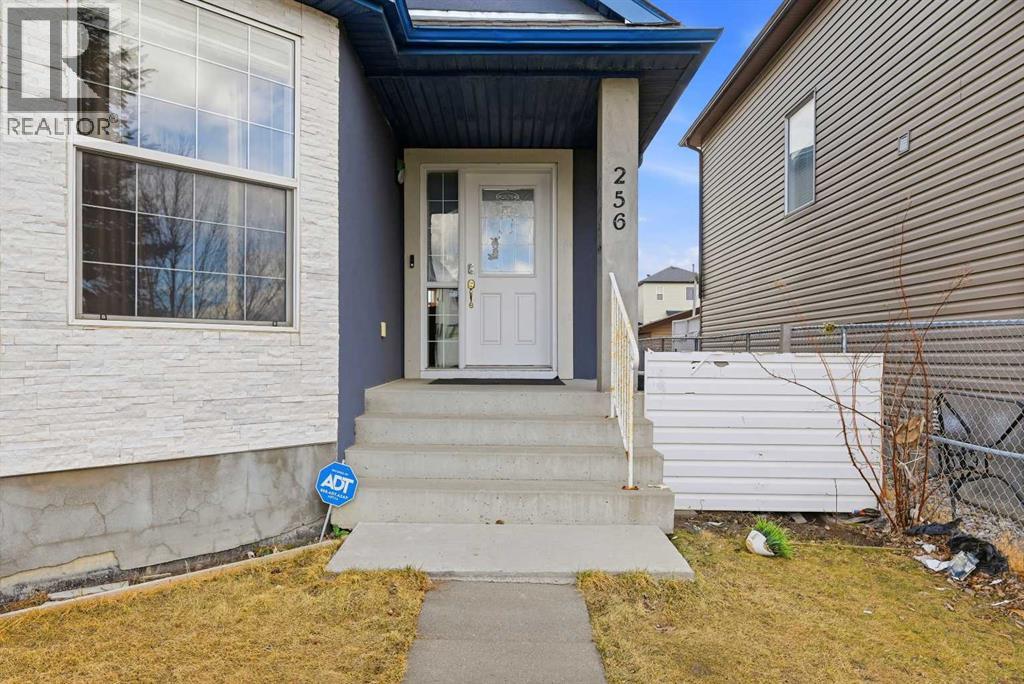256 Saddlecrest Boulevard Ne, Calgary, Alberta  T3J 5L6 - Photo 3 - A2306148
