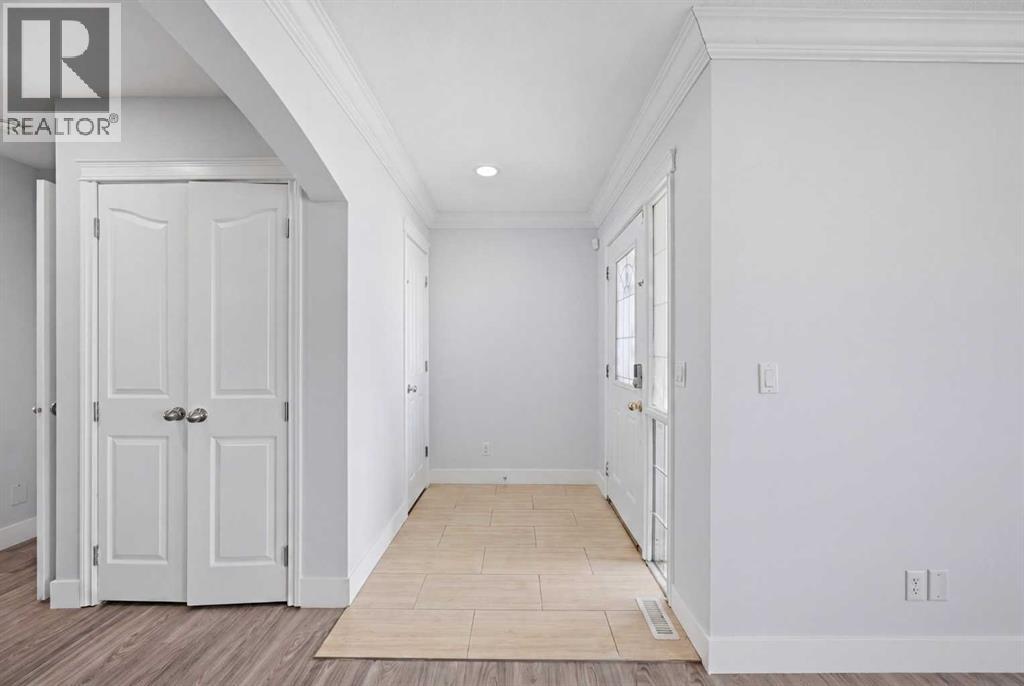 256 Saddlecrest Boulevard Ne, Calgary, Alberta  T3J 5L6 - Photo 4 - A2306148