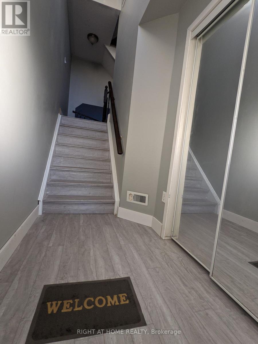 61 - 271 Richvale Drive S, Brampton, Ontario  L6Z 4W6 - Photo 3 - W12932132