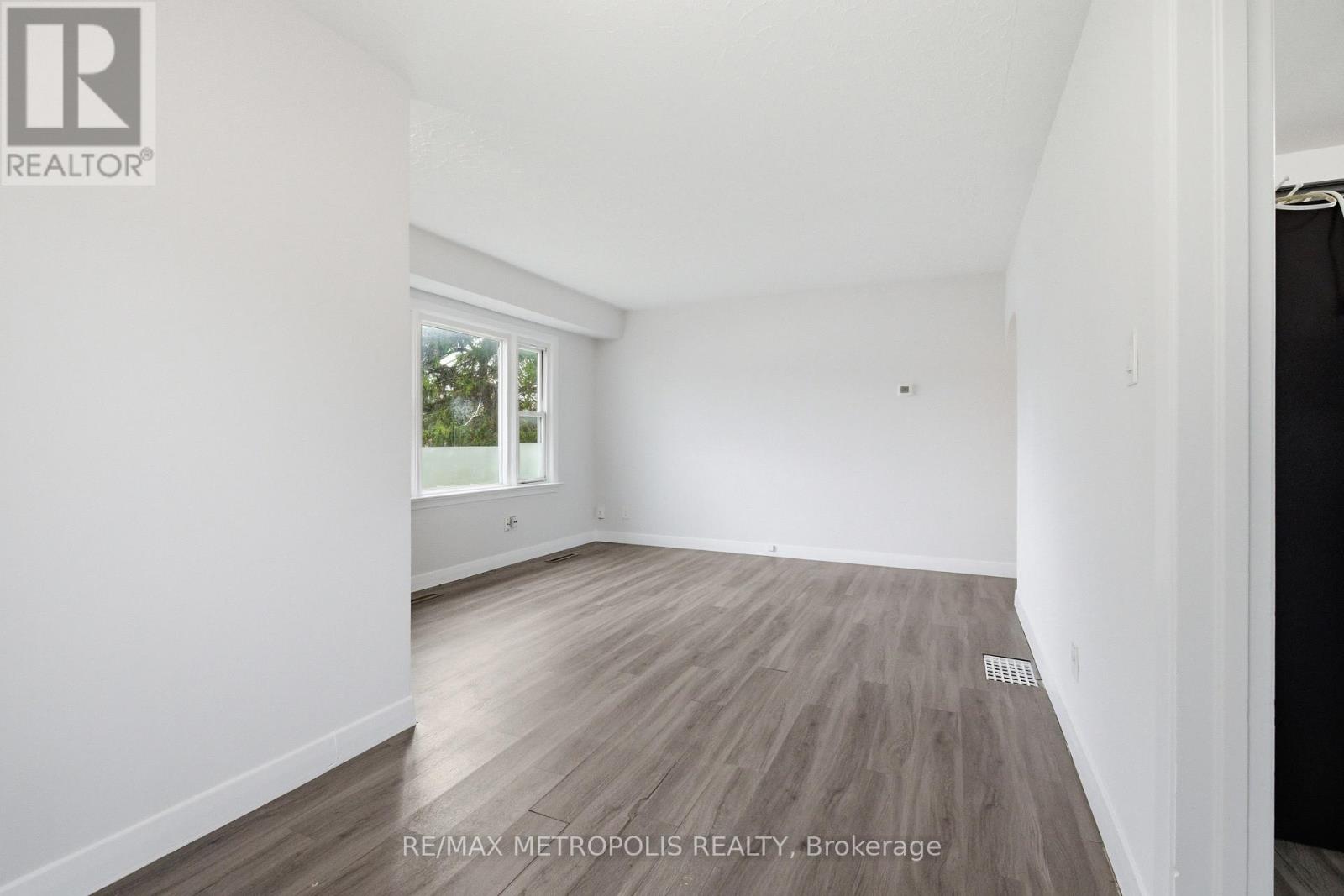 148 Winchester Road E, Whitby, Ontario  L1M 1X2 - Photo 3 - E13064912