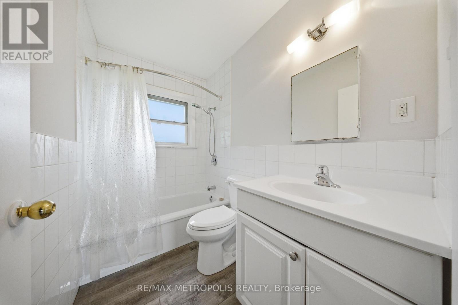 148 Winchester Road E, Whitby, Ontario  L1M 1X2 - Photo 4 - E13064912