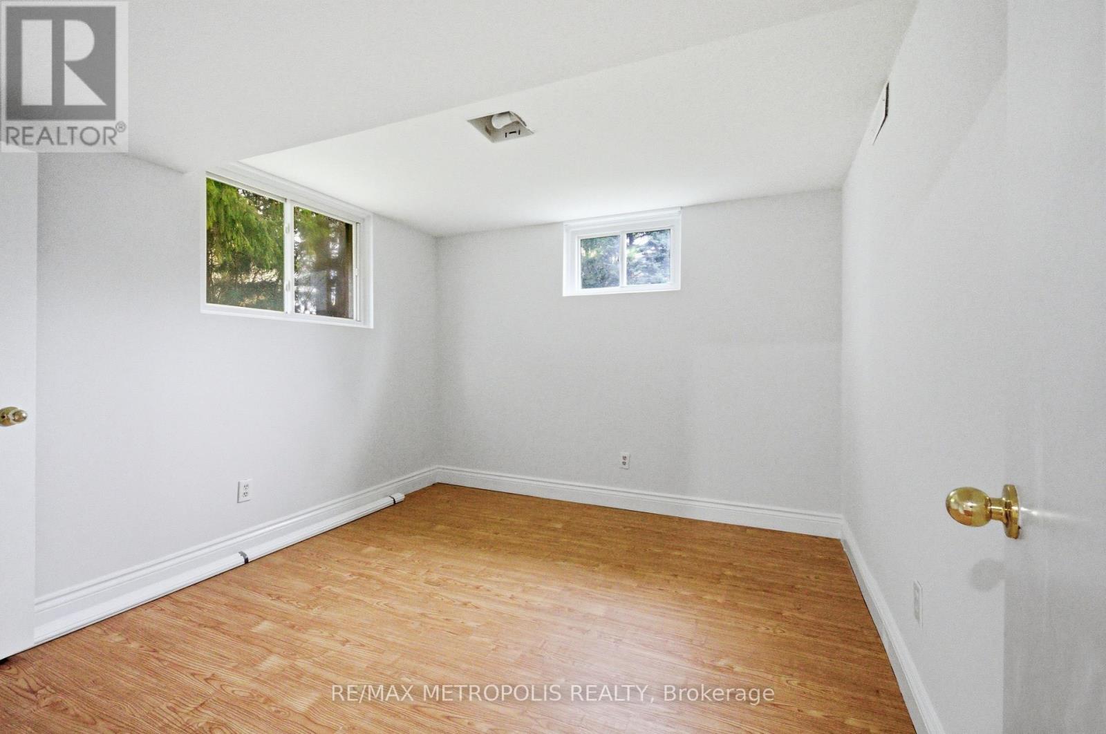 148 Winchester Road E, Whitby, Ontario  L1M 1X2 - Photo 9 - E13064912