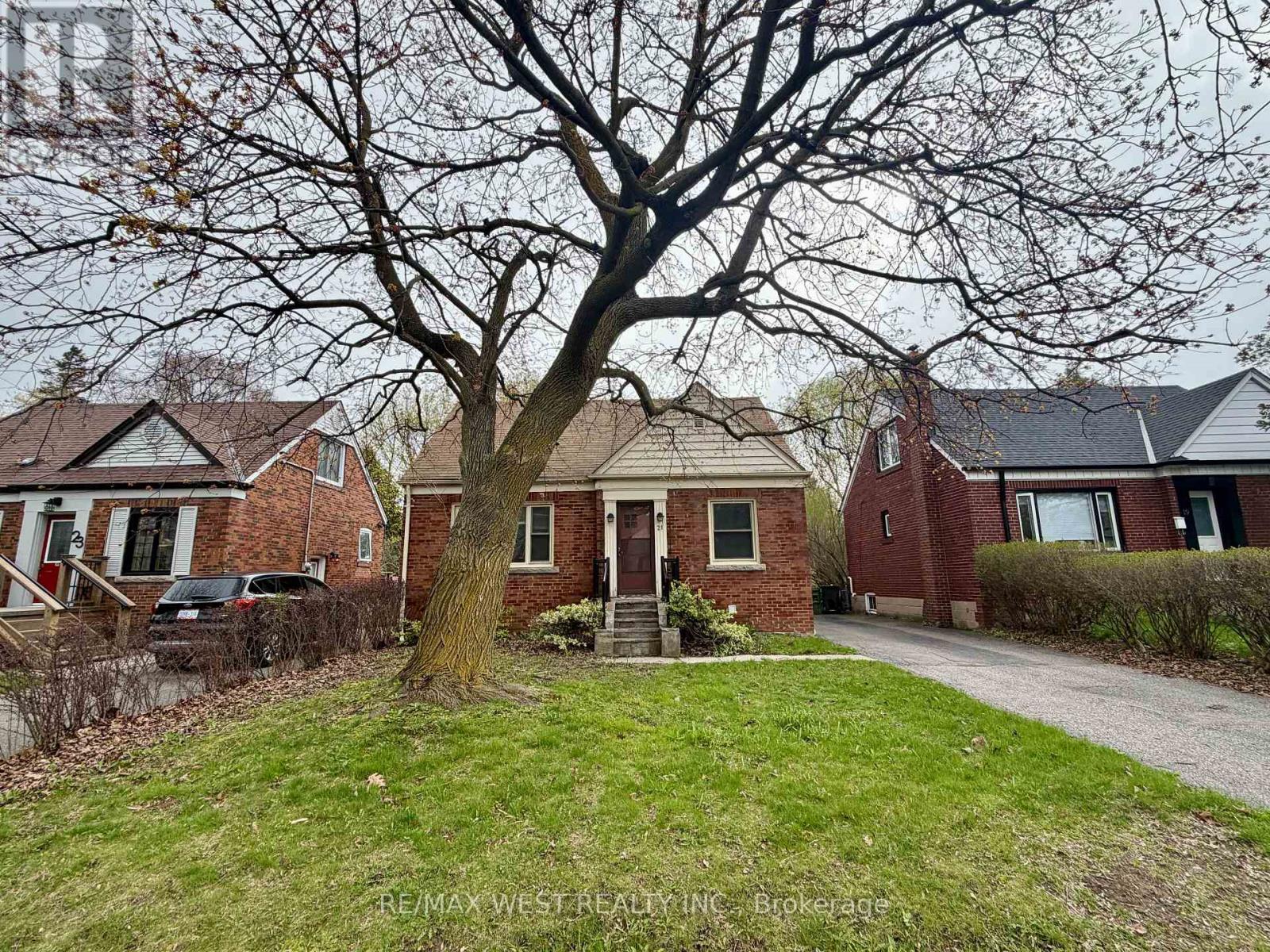 21 Plaxton Drive, Toronto, Ontario  M4B 2P6 - Photo 2 - E13064926