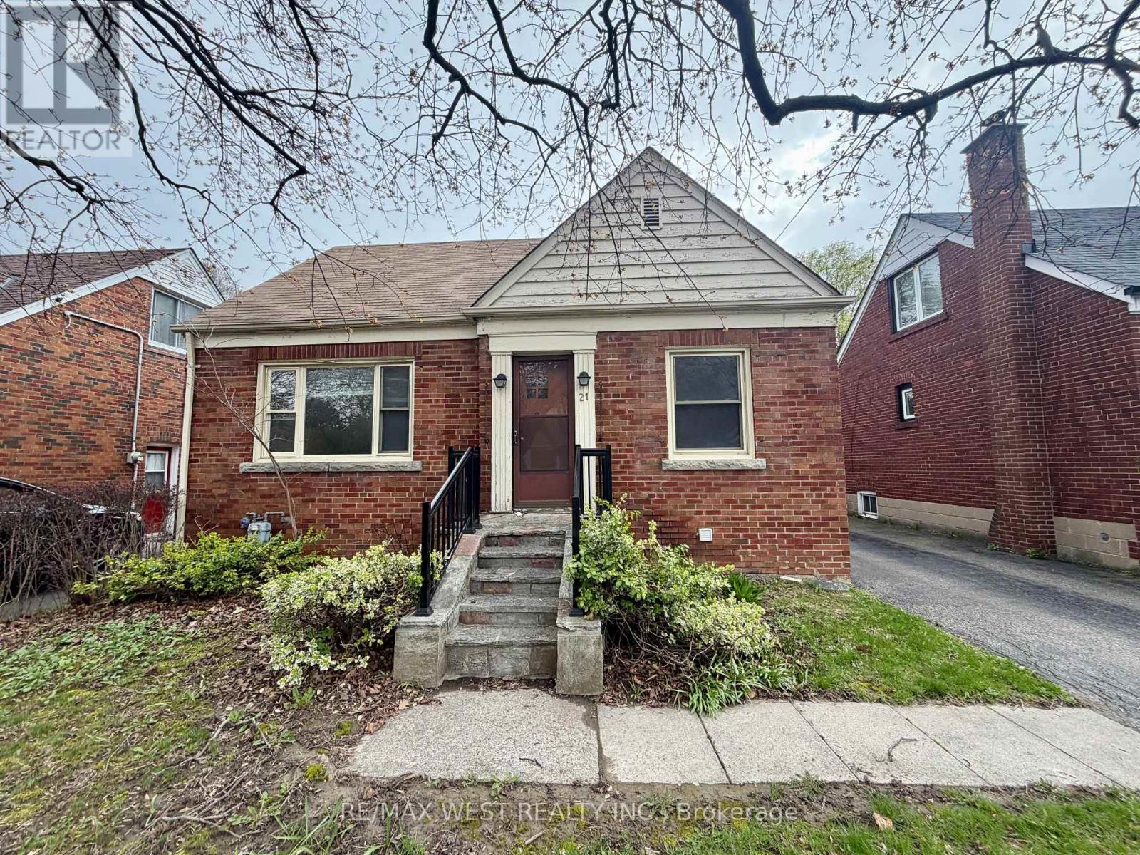21 Plaxton Drive, Toronto, Ontario  M4B 2P6 - Photo 4 - E13064926