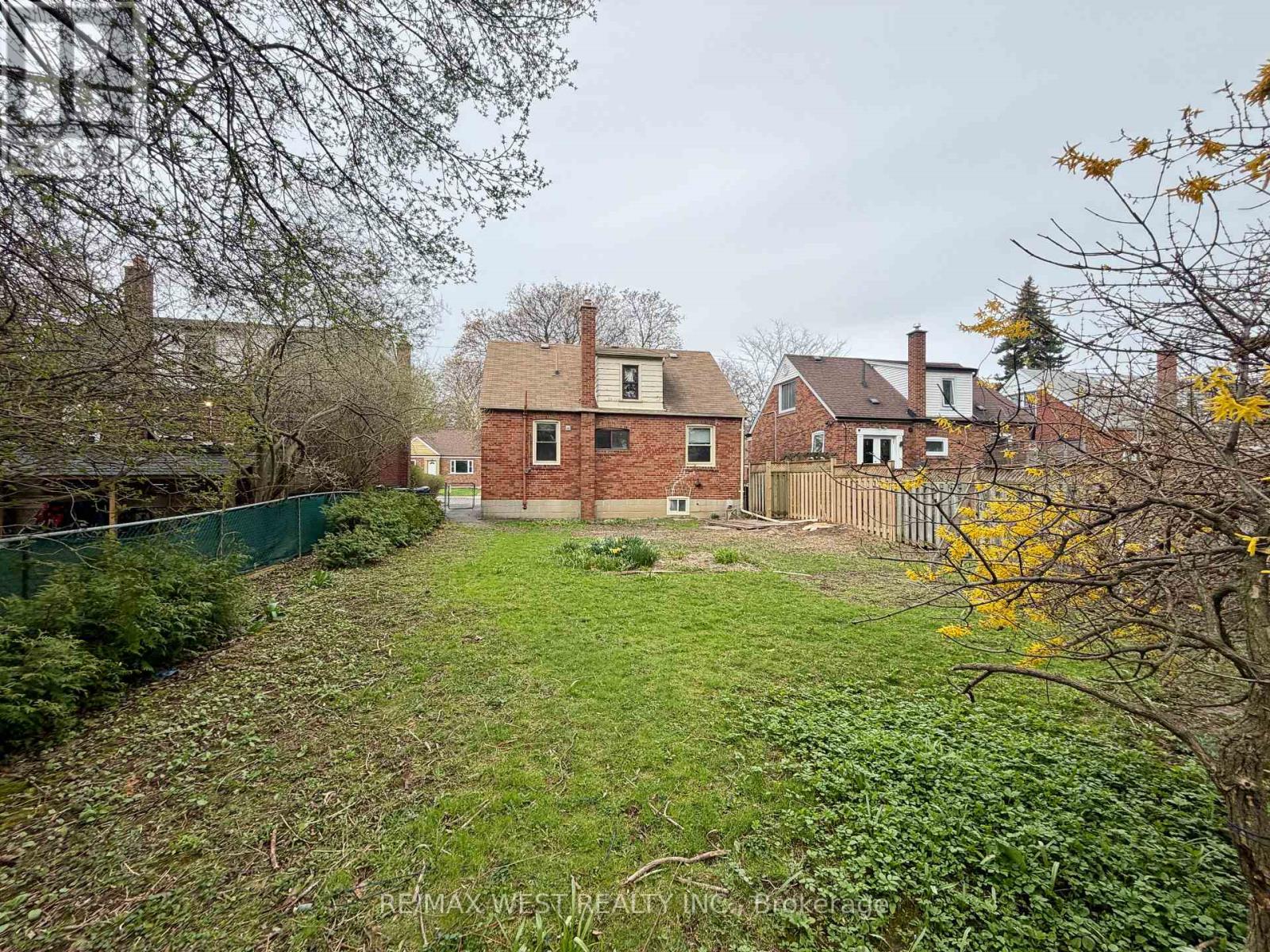 21 Plaxton Drive, Toronto, Ontario  M4B 2P6 - Photo 8 - E13064926