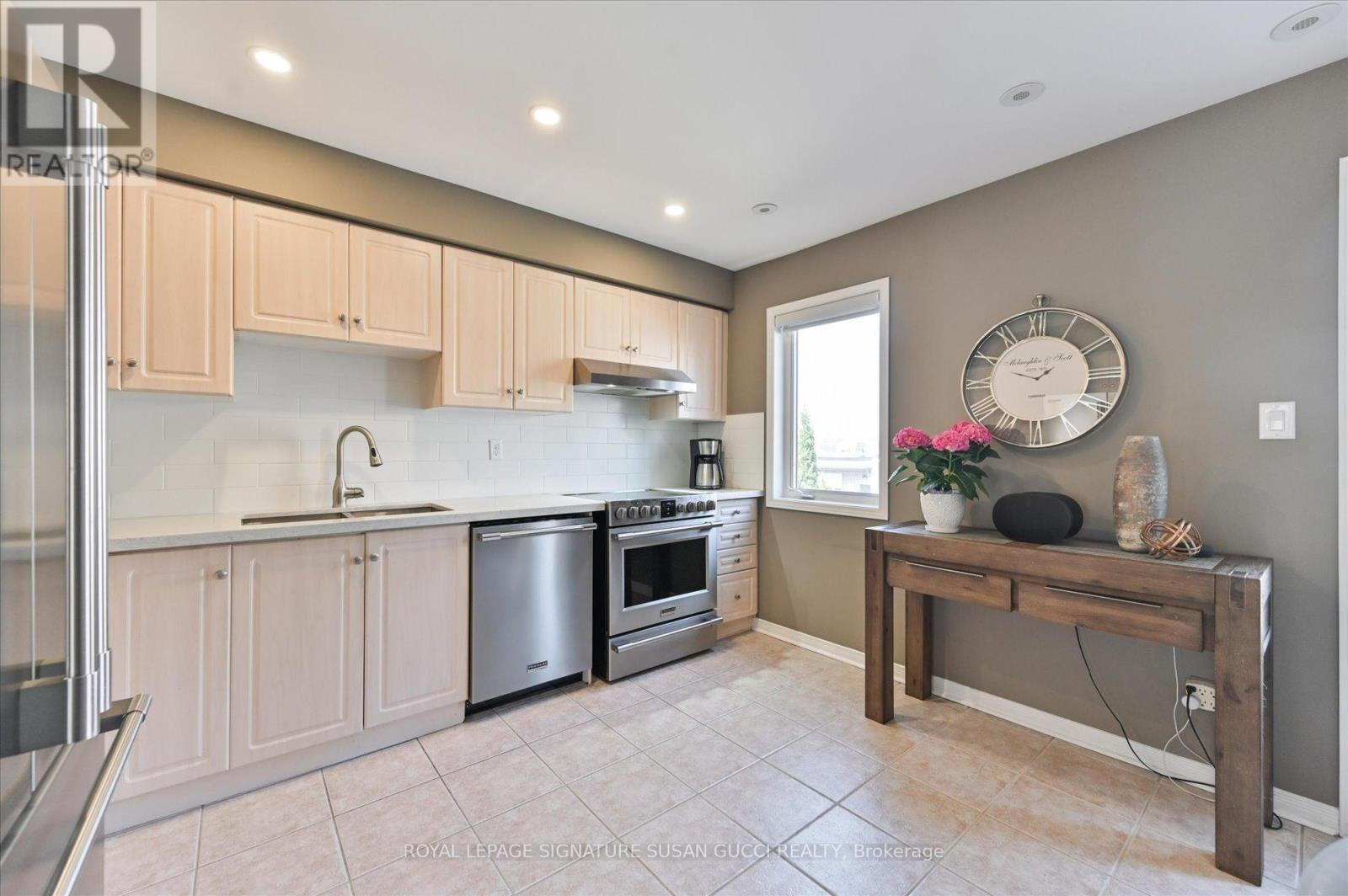 4 Blair Street, Toronto, Ontario  M4B 3N6 - Photo 11 - E13065058