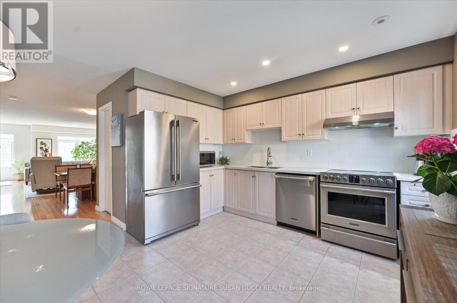4 Blair Street, Toronto, Ontario  M4B 3N6 - Photo 12 - E13065058