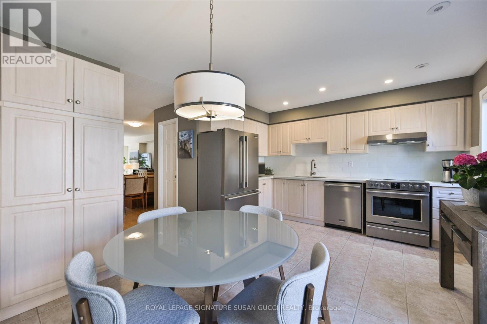 4 Blair Street, Toronto, Ontario  M4B 3N6 - Photo 13 - E13065058