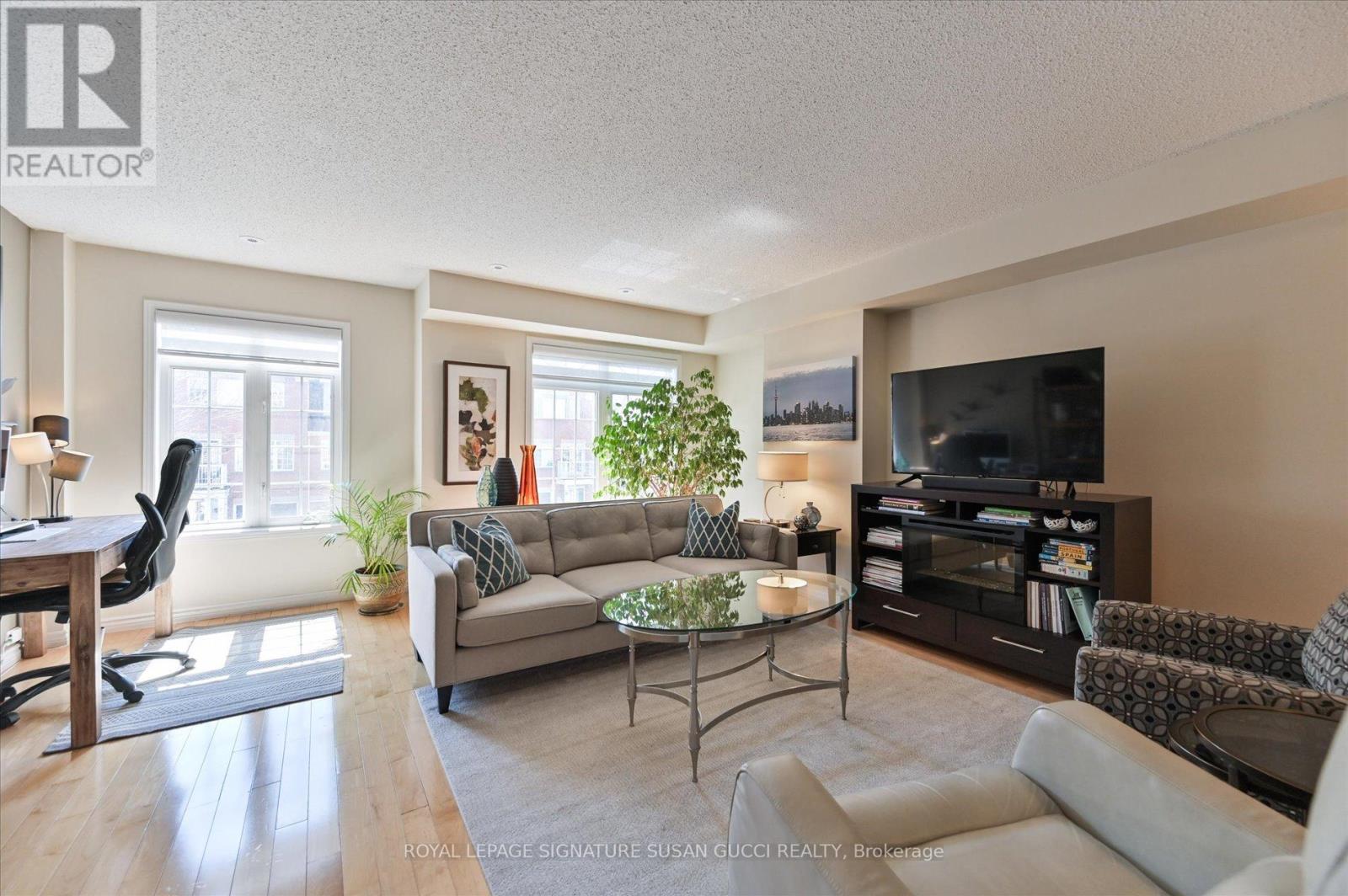 4 Blair Street, Toronto, Ontario  M4B 3N6 - Photo 6 - E13065058
