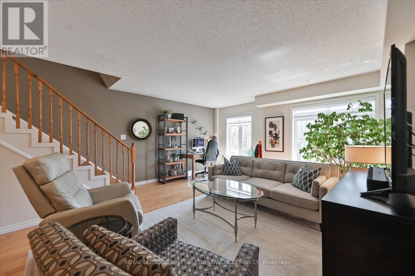 4 Blair Street, Toronto, Ontario  M4B 3N6 - Photo 7 - E13065058