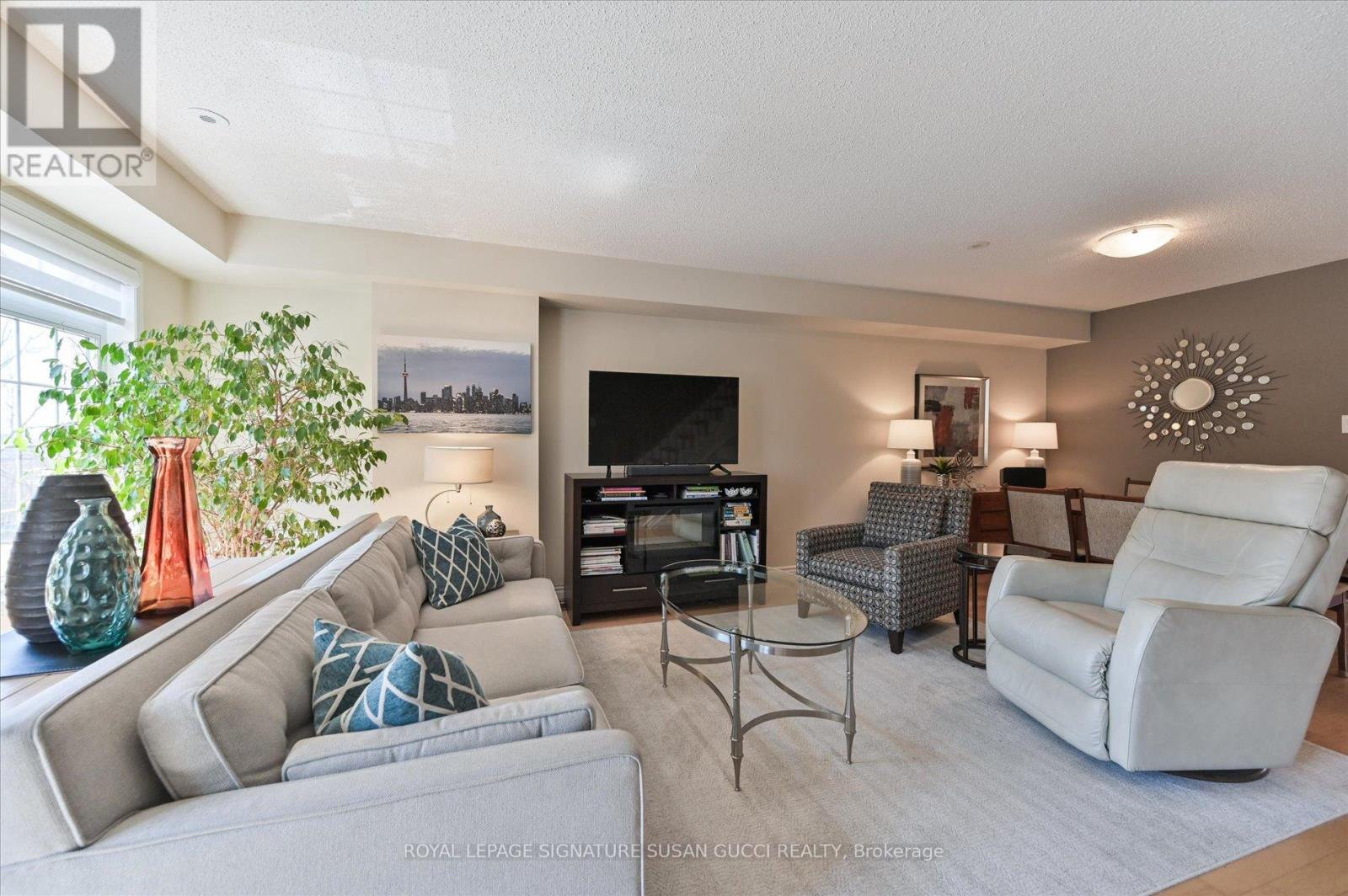 4 Blair Street, Toronto, Ontario  M4B 3N6 - Photo 8 - E13065058