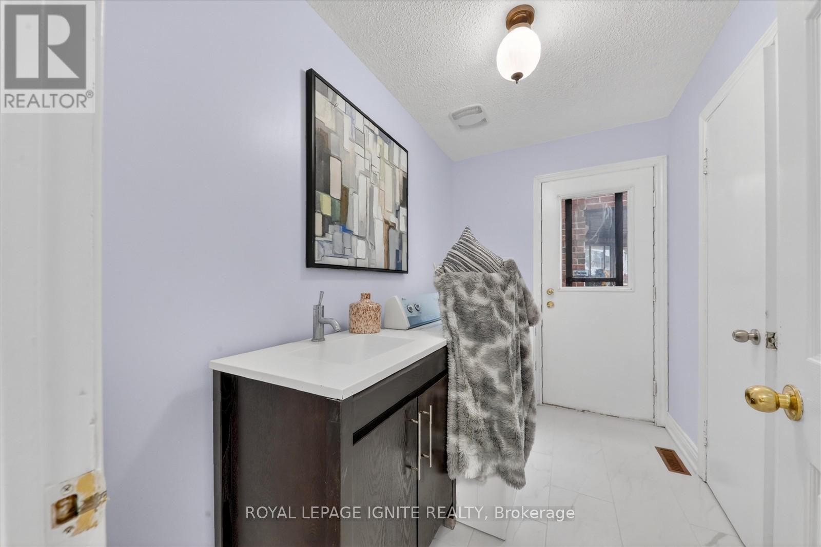 205 Hupfield Trail, Toronto, Ontario  M1B 4N9 - Photo 18 - E13065132