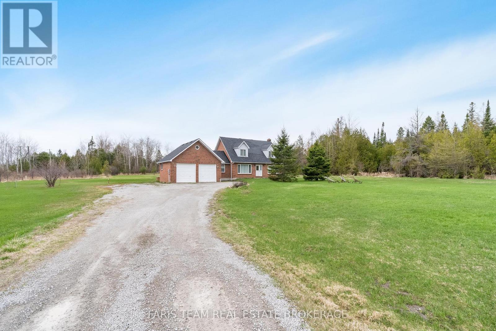 2104 Newton Street, Tay, Ontario  L0K 2A0 - Photo 2 - S12990496