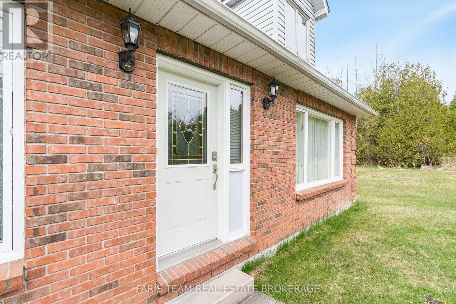 2104 Newton Street, Tay, Ontario  L0K 2A0 - Photo 5 - S12990496