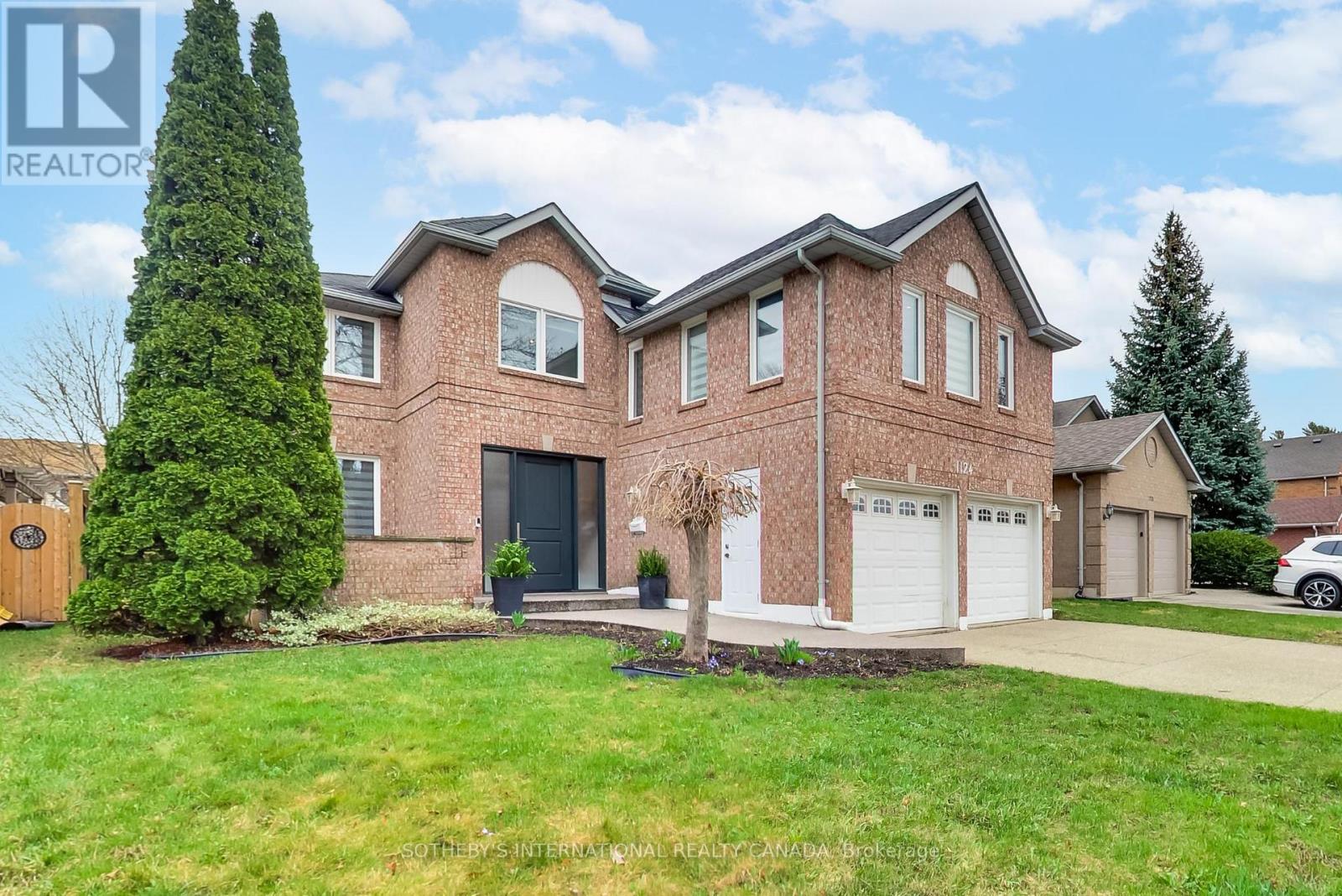 1124 LANSDOWN DRIVE, Oakville, Ontario