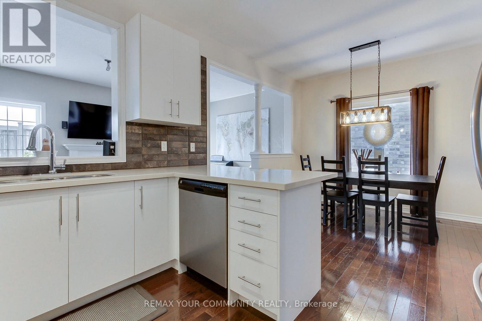 506 Foxcroft Boulevard, Newmarket, Ontario  L3X 3L6 - Photo 11 - N13064924