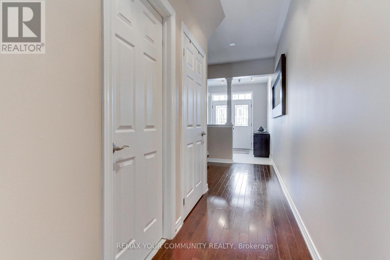 506 Foxcroft Boulevard, Newmarket, Ontario  L3X 3L6 - Photo 4 - N13064924