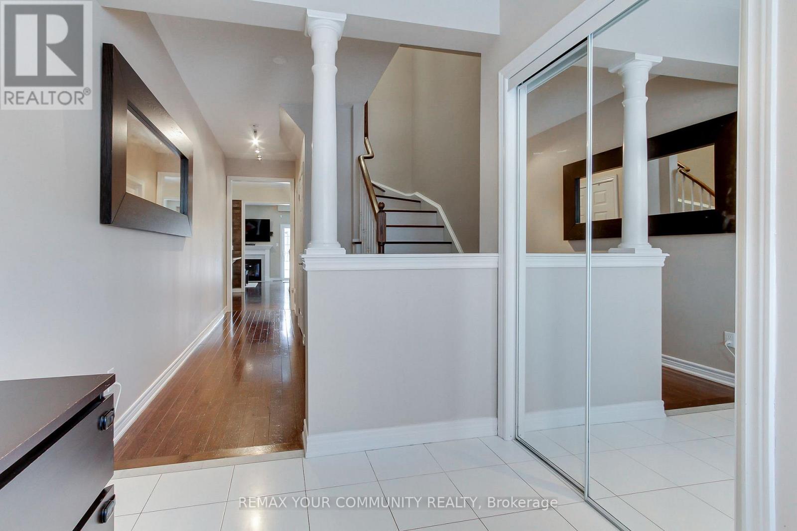 506 Foxcroft Boulevard, Newmarket, Ontario  L3X 3L6 - Photo 5 - N13064924