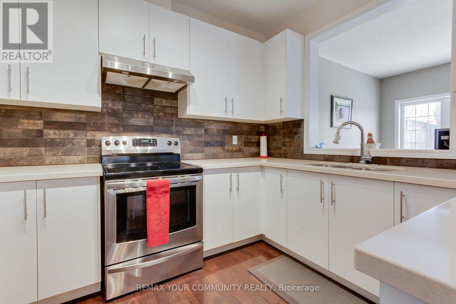 506 Foxcroft Boulevard, Newmarket, Ontario  L3X 3L6 - Photo 8 - N13064924