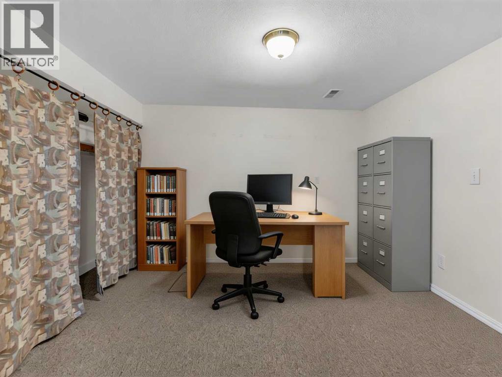 5934 41 Streetcrescent, Red Deer, Alberta  T4N 1B7 - Photo 18 - A2297336
