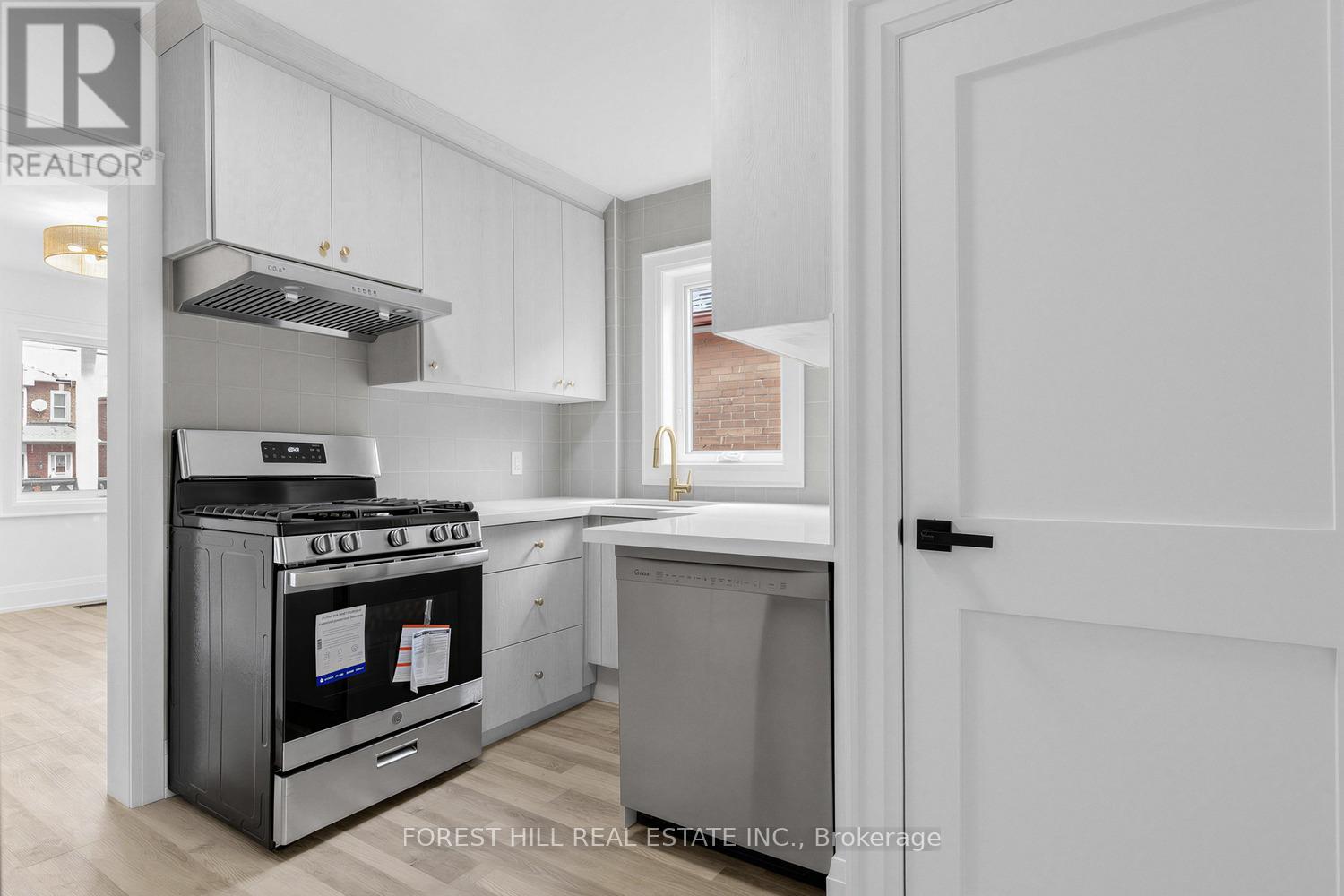 Main - 43 Belvidere Avenue, Toronto, Ontario  M6C 1P7 - Photo 13 - C13062914