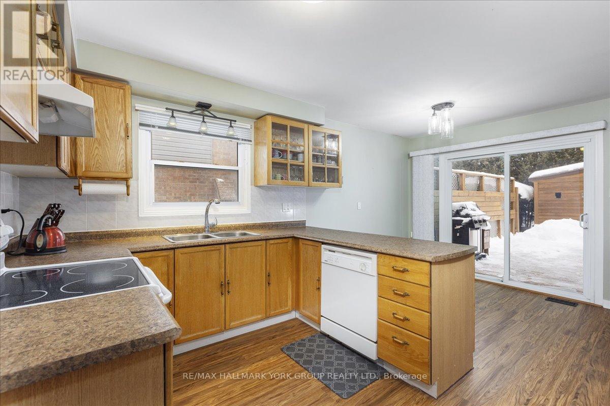 99 Peevers Crescent, Newmarket, Ontario  L3Y 7T2 - Photo 12 - N12840886