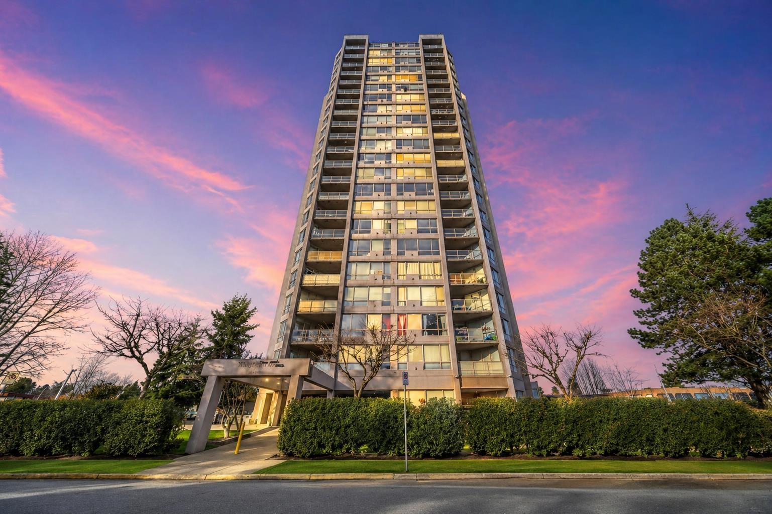 1701 14881 103a Avenue, Surrey, British Columbia  V3R 0M5 - Photo 1 - R3117807