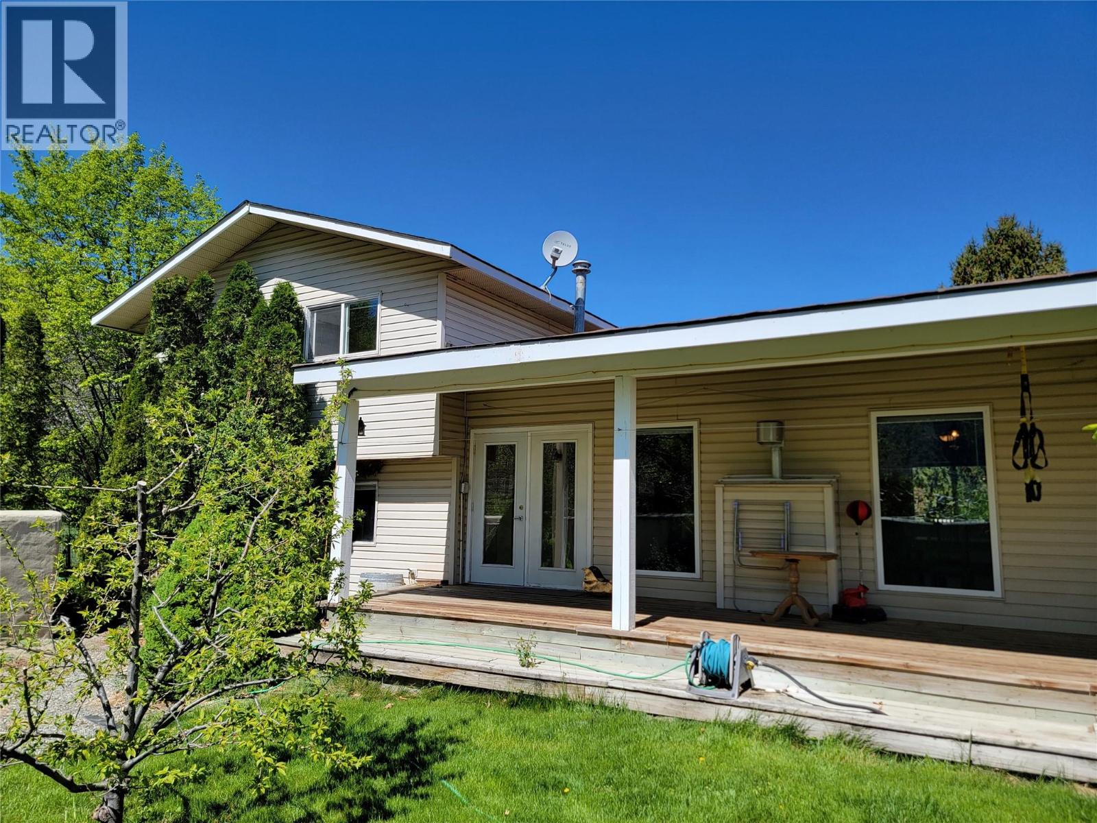 2626 Highway 3, Keremeos, British Columbia  V0X 1N5 - Photo 9 - 10385416