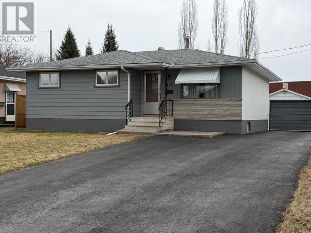 414 Sycamore PL, Thunder Bay, Ontario