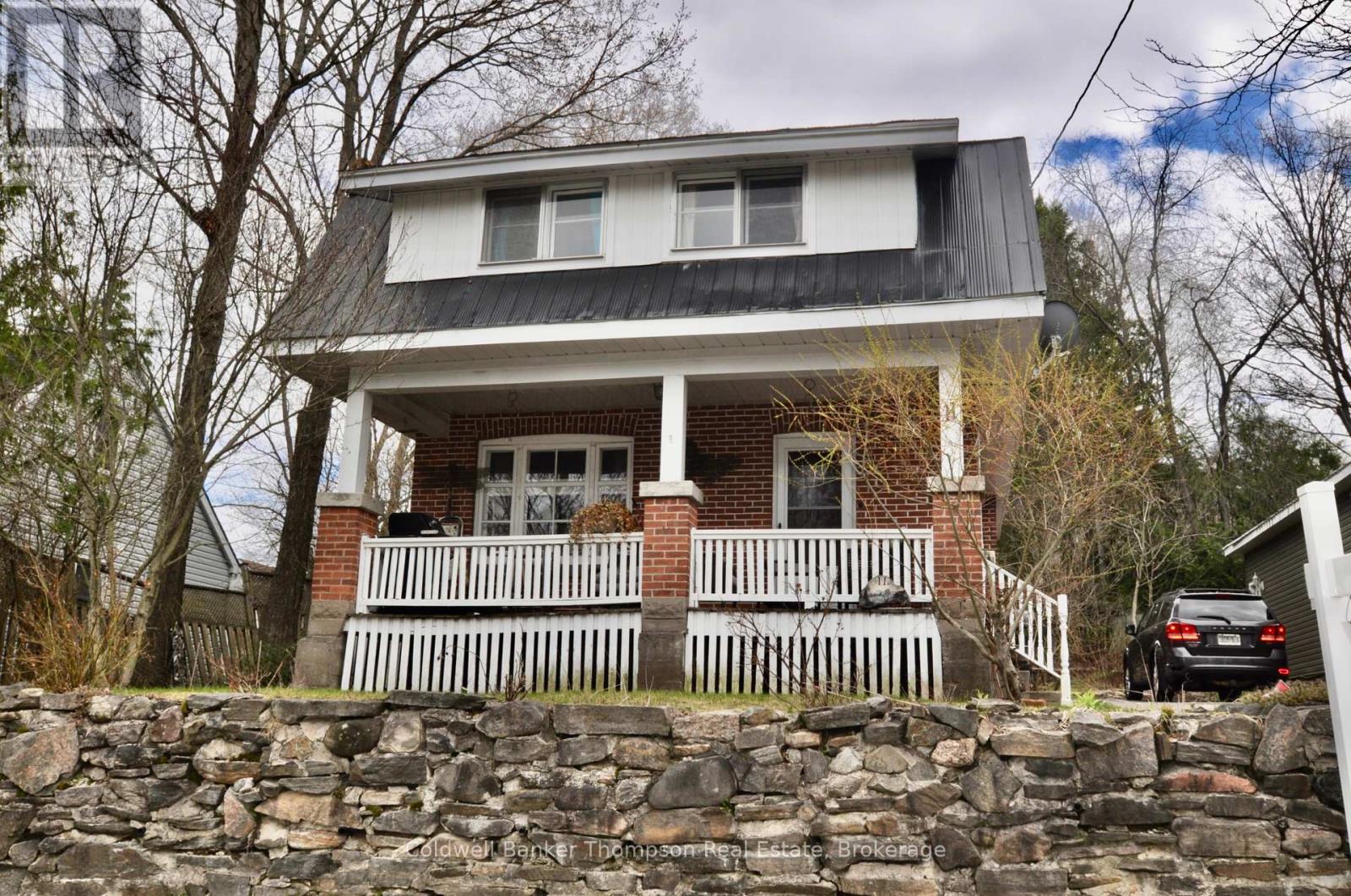 11 FLORENCE STREET E, Huntsville, Ontario