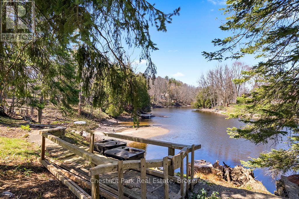 190 4th Street W, Owen Sound, Ontario  N4K 3J9 - Photo 2 - X13062872