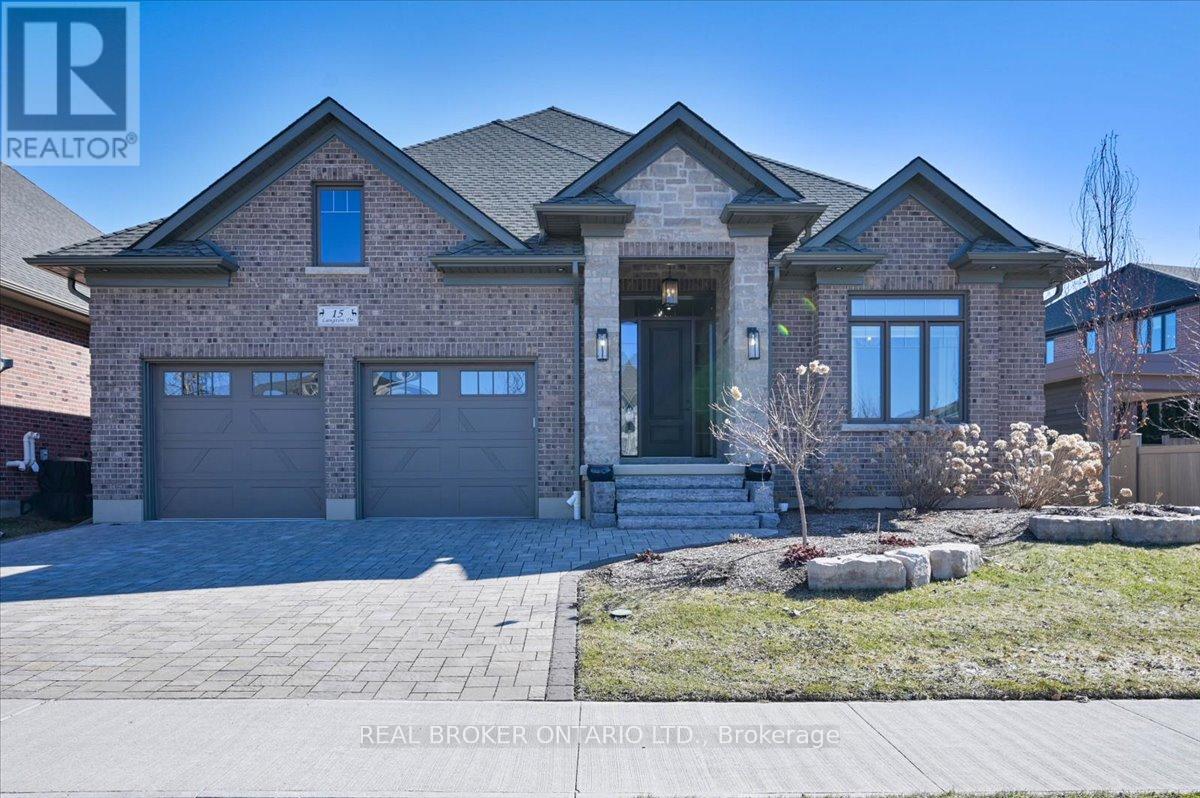 15 LANGTON DRIVE, Kitchener, Ontario
