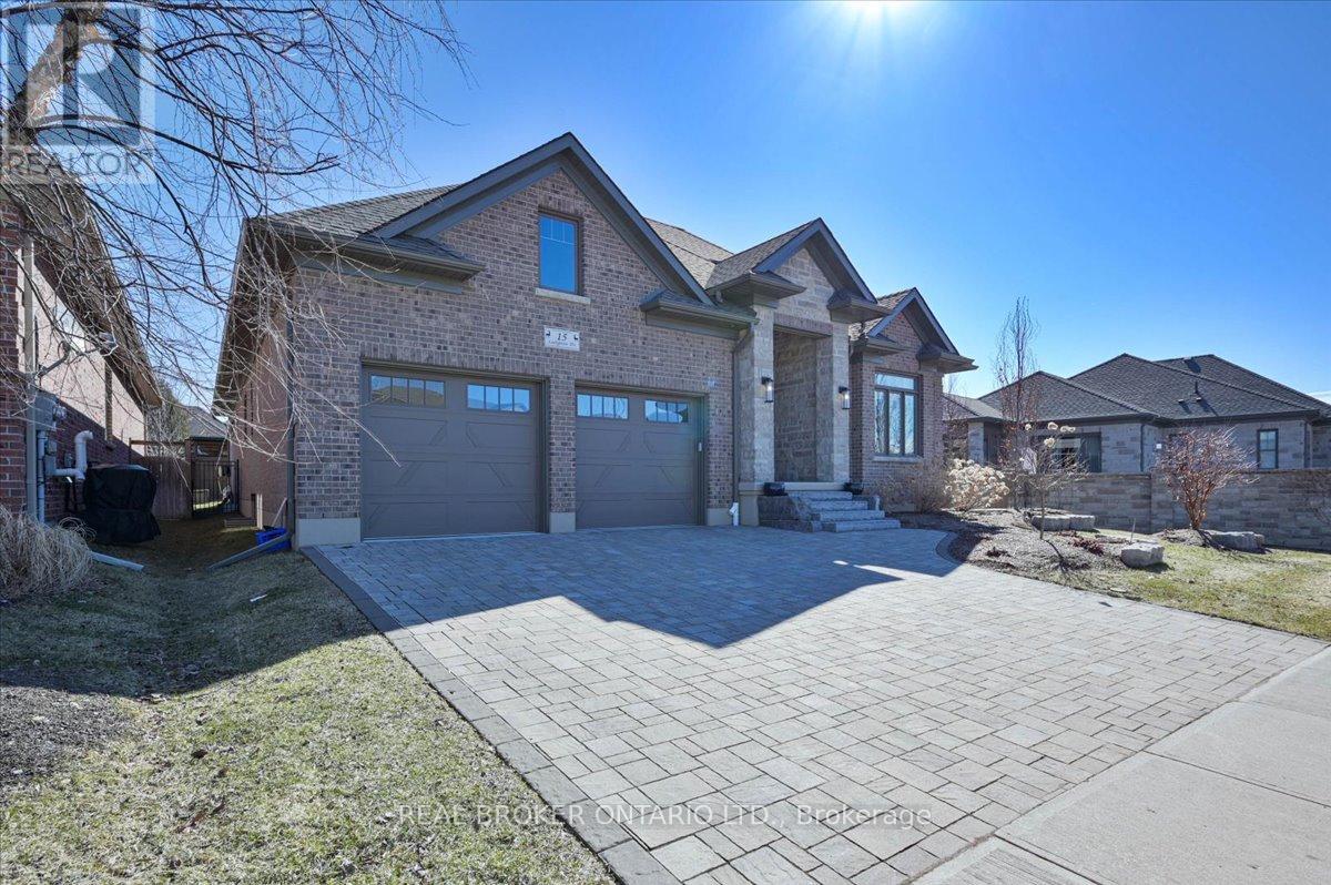 15 Langton Drive, Kitchener, Ontario  N2P 2X9 - Photo 2 - X13064916