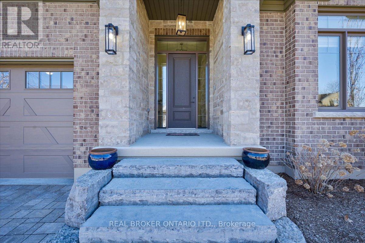 15 Langton Drive, Kitchener, Ontario  N2P 2X9 - Photo 4 - X13064916