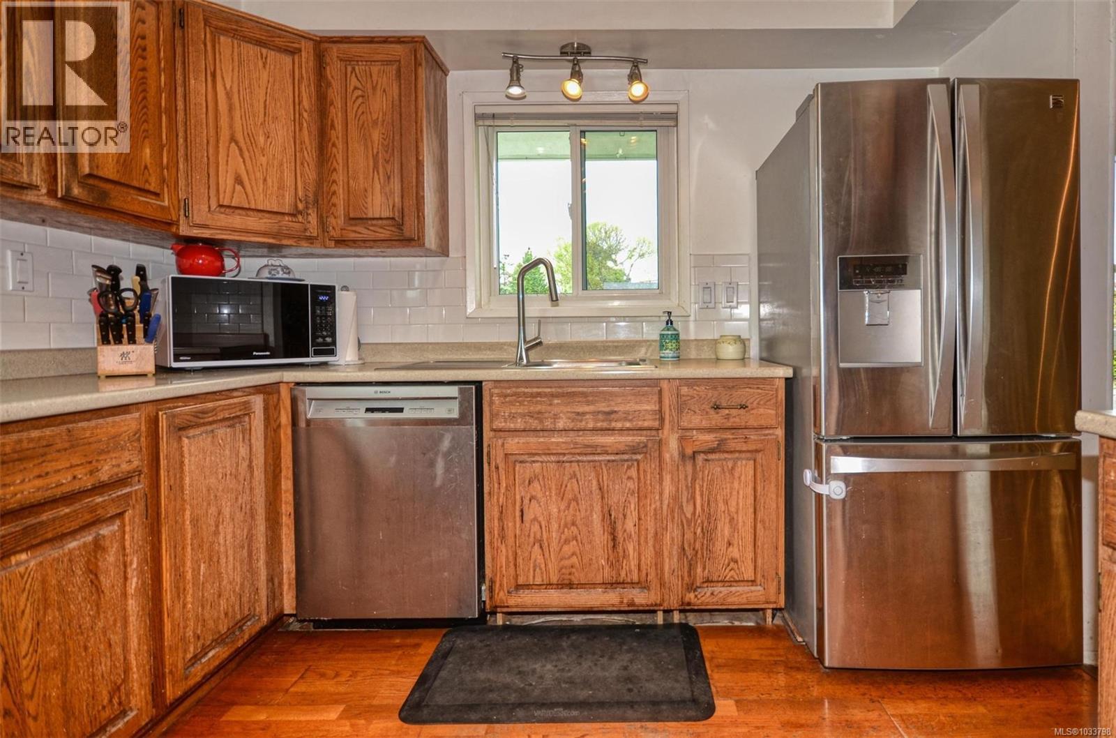 1809 Laval Ave, Saanich, British Columbia  V8N 1M9 - Photo 21 - 1033798