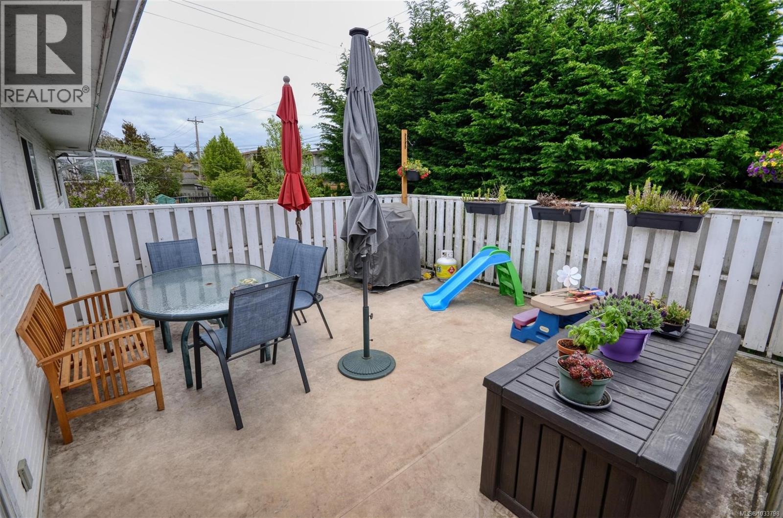 1809 Laval Ave, Saanich, British Columbia  V8N 1M9 - Photo 3 - 1033798