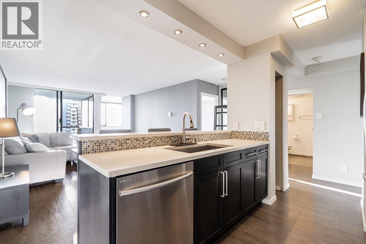 2101 9521 Cardston Court, Burnaby, British Columbia  V3N 4R8 - Photo 3 - R3117950