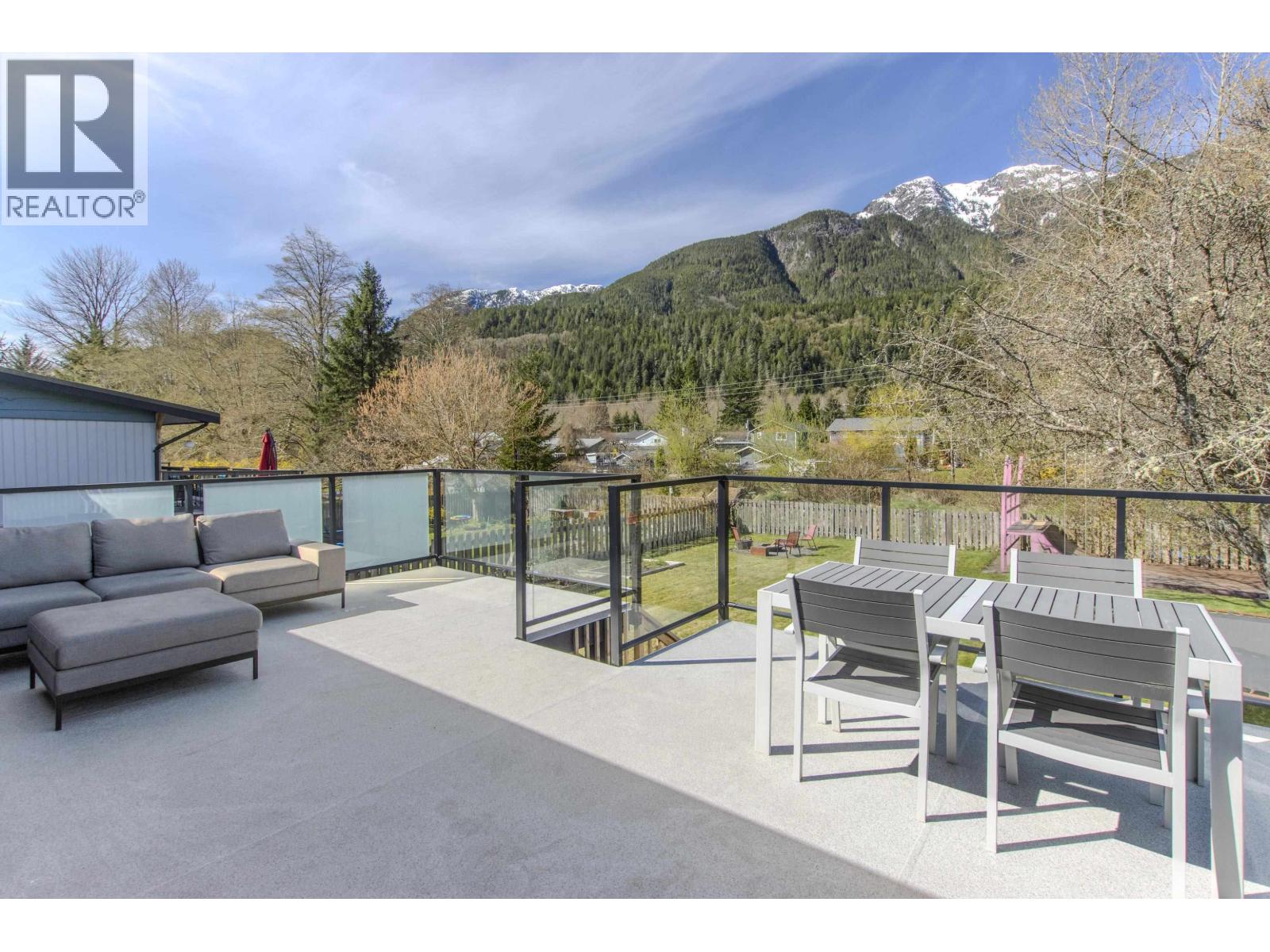 41557 Rod Road, Brackendale, British Columbia  V0N 1H0 - Photo 11 - R3117947