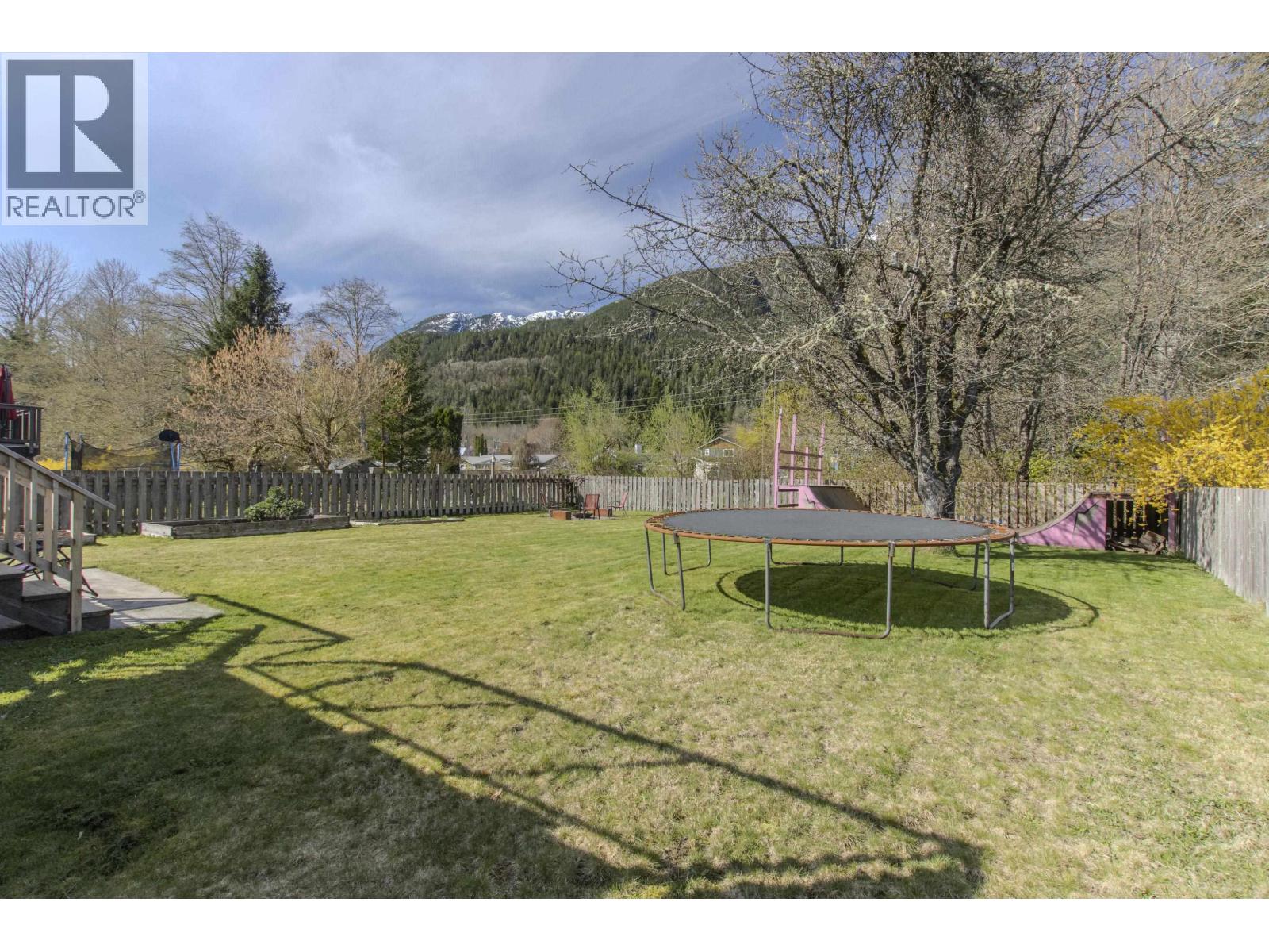 41557 Rod Road, Brackendale, British Columbia  V0N 1H0 - Photo 13 - R3117947