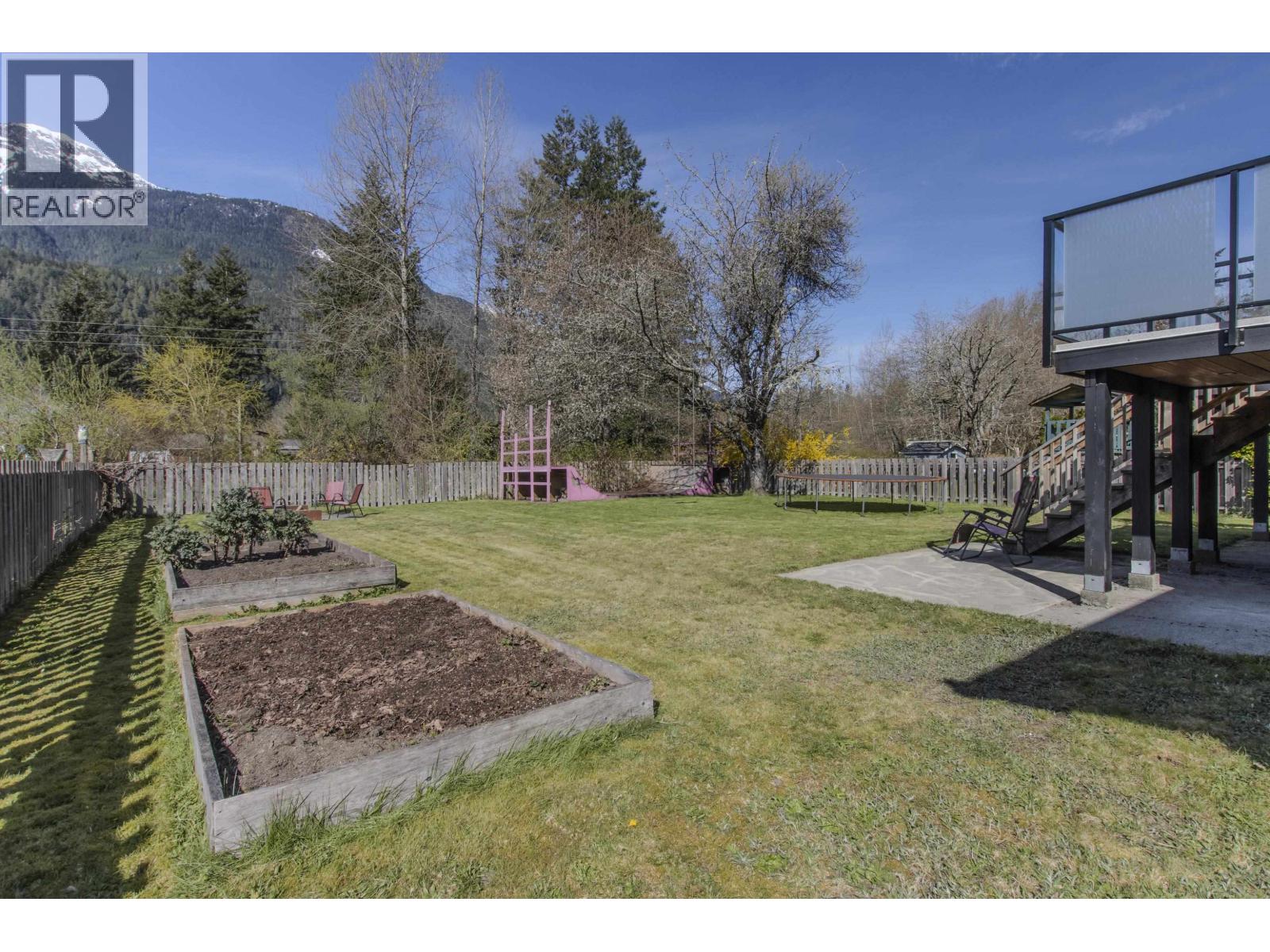 41557 Rod Road, Brackendale, British Columbia  V0N 1H0 - Photo 14 - R3117947