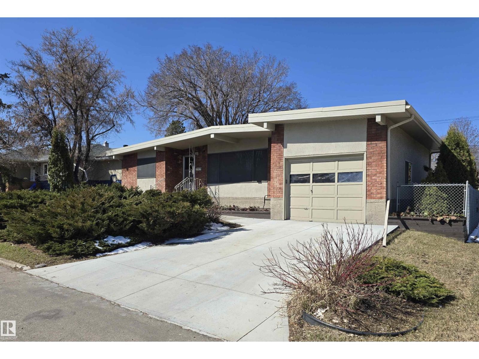 9624 75 St Nw, Edmonton, Alberta  T6C 2H9 - Photo 3 - E4484977