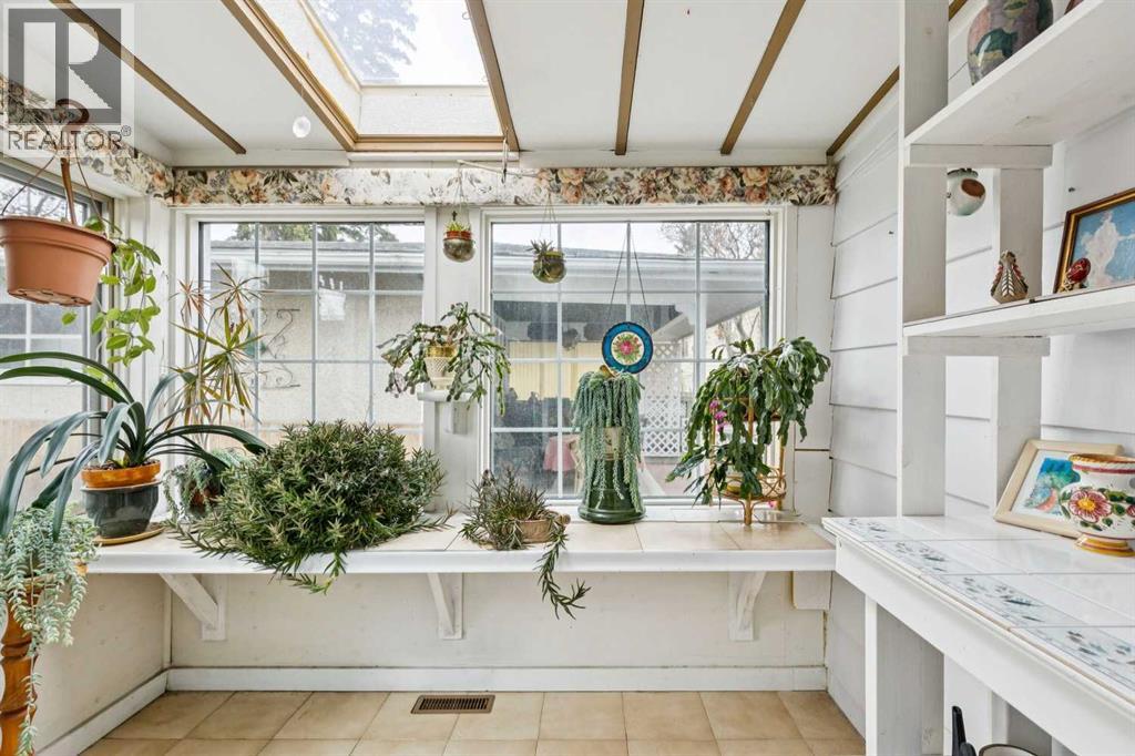 24 Westwood Crescent Sw, Calgary, Alberta  T3C 2W6 - Photo 20 - A2302603