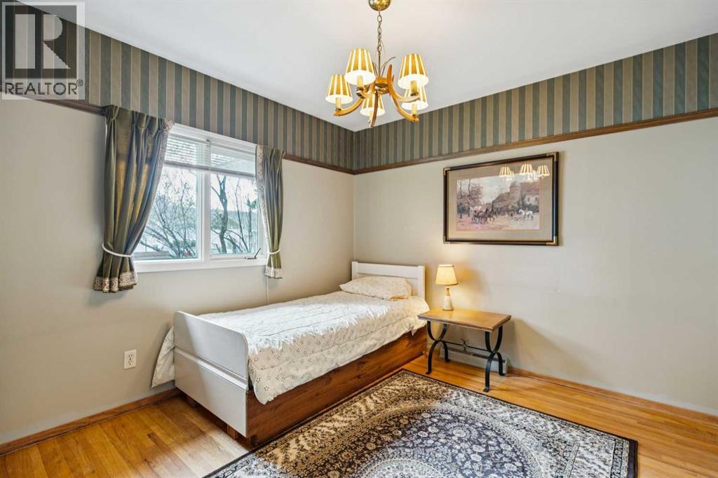 24 Westwood Crescent Sw, Calgary, Alberta  T3C 2W6 - Photo 13 - A2302603